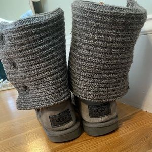 Heather grey, knitted genuine Uggs - Size 9
